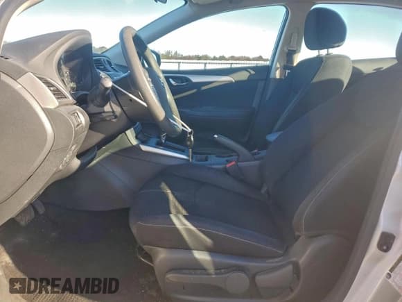 ✅ 2017 Nissan Sentra SV • VIN: 3N1AB7AP9HY377899 • Lot: 95286975. Wystawiony na Copart z przebiegiem 98 891 mil. Bezpłatny archiwum sprzedaży aukcyjnych z USA i szczegółowy raport historii pojazdu na DreamBid. Zdjęcie 7.