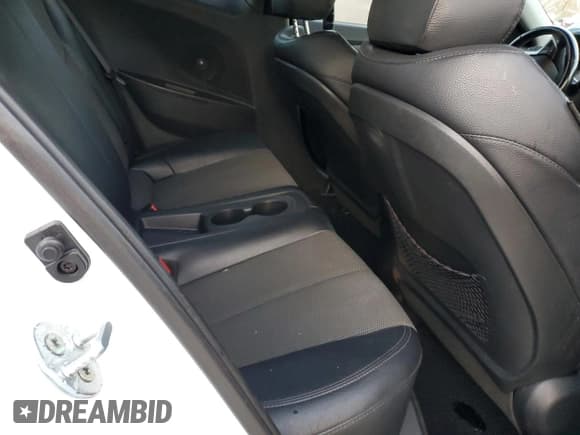 ✅ 2015 Hyundai Veloster • VIN: KMHTC6AD7FU225361 • Lot: 85040274. Wystawiony na Copart z przebiegiem 98 666 mil. Bezpłatny archiwum sprzedaży aukcyjnych z USA i szczegółowy raport historii pojazdu na DreamBid. Zdjęcie 10.