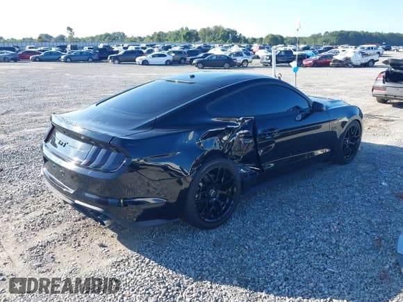 ✅ 2019 Ford Mustang GT Premium • VIN: 1FA6P8CF1K5175101 • Lot: 42972951. Wystawiony na IAAI z przebiegiem 37 745 mil. Bezpłatny archiwum sprzedaży aukcyjnych z USA i szczegółowy raport historii pojazdu na DreamBid. Zdjęcie 4.