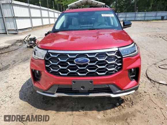 ✅ 2025 Ford Explorer Platinum • VIN: 1FMWK8HCXSGC02495 • Lot: 62073755. Wystawiony na Copart z przebiegiem 1 042 mil. Bezpłatny archiwum sprzedaży aukcyjnych z USA i szczegółowy raport historii pojazdu na DreamBid. Zdjęcie 5.