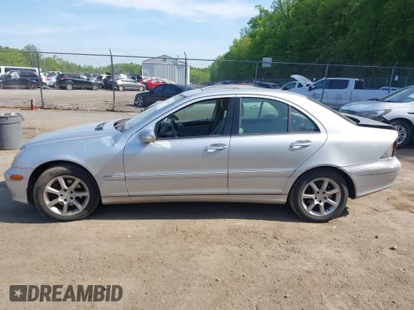 ✅ 2007 Mercedes-Benz C 280 Luxury • VIN: WDBRF92H57F889820 • Lot: 42144786. Wystawiony na IAAI z przebiegiem 147 484 mil. Bezpłatny archiwum sprzedaży aukcyjnych z USA i szczegółowy raport historii pojazdu na DreamBid. Zdjęcie 14.