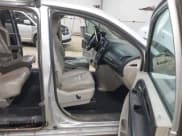 ✅ 2011 Chrysler Town & Country Touring • VIN: 2A4RR8DG0BR784363 • Lot: 43677916. Wystawiony na IAAI z przebiegiem 227 780 mil. Bezpłatny archiwum sprzedaży aukcyjnych z USA i szczegółowy raport historii pojazdu na DreamBid. Zdjęcie 5.