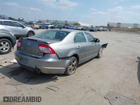 ✅ 2008 Mercury Milan Premier • VIN: 3MEHM081X8R666734 • Lot: 42034075. Listed on IAAI with 141,434 mi. Free auction sales archive from the USA and detailed vehicle history report at DreamBid. Image 4.