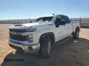 ✅ 2024 Chevrolet Silverado 2500HD LT • VIN: 1GC1YNEY5RF219605 • Лот: 90064945. Опубликован ранее на Copart с пробегом Не указан. Бесплатный доступ к архиву аукционных продаж из США и подробный отчёт об истории автомобиля на DreamBid. Изображение 1.