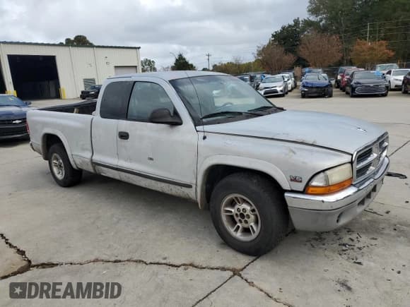 ✅ 2000 Dodge Dakota • VIN: 1B7GL22X8YS632837 • Lot: 79168404. Wystawiony na Copart z przebiegiem 241 454 mil. Bezpłatny archiwum sprzedaży aukcyjnych z USA i szczegółowy raport historii pojazdu na DreamBid. Zdjęcie 4.