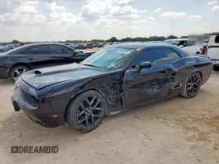 2022 Dodge Challenger R/T z VIN 2C3CDZBT5NH140520, wystawiony jako Copart lot #68898535 z przebiegiem 77 542 mil mil oraz Szkoda całkowita • Salvage title. Historia ofert i sprzedaży dostępna na DreamBid. Obrazek 1.