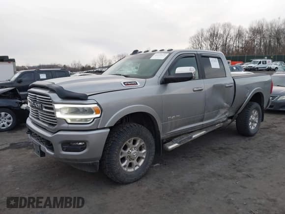 ✅ 2022 Ram 2500 Laramie • VIN: 3C6UR5FJ1NG230435 • Lot: 41719471. Wystawiony na IAAI z przebiegiem 54 340 mil. Bezpłatny archiwum sprzedaży aukcyjnych z USA i szczegółowy raport historii pojazdu na DreamBid. Zdjęcie 2.