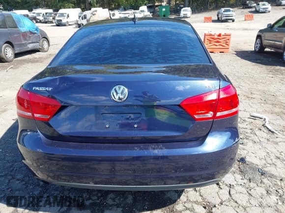 ✅ 2015 Volkswagen Passat S • VIN: 1VWAS7A32FC107572 • Lot: 43460142. Wystawiony na IAAI z przebiegiem 351 171 mil. Bezpłatny archiwum sprzedaży aukcyjnych z USA i szczegółowy raport historii pojazdu na DreamBid. Zdjęcie 16.