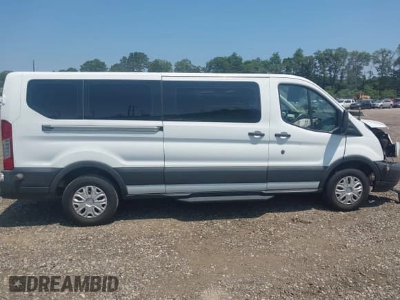 ✅ 2017 Ford Transit XL • VIN: 1FBZX2YM8HKB17769 • Lot: 42772712. Wystawiony na IAAI z przebiegiem 55 709 mil. Bezpłatny archiwum sprzedaży aukcyjnych z USA i szczegółowy raport historii pojazdu na DreamBid. Zdjęcie 13.