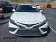 2022 Toyota Camry SE z VIN 4T1G11AK9NU047993, wystawiony jako IAAI lot #43315367 z przebiegiem 70 901 mil mil oraz . Historia ofert i sprzedaży dostępna na DreamBid. Obrazek 12.