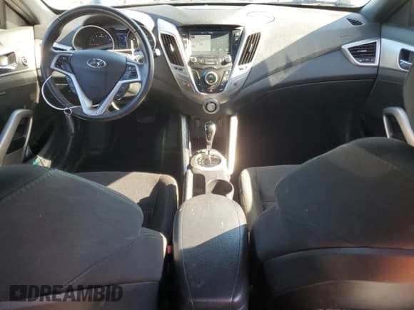 ✅ 2017 Hyundai Veloster Value Edition • VIN: KMHTC6AD4HU324304 • Lot: 75918974. Wystawiony na Copart z przebiegiem 109 622 mil. Bezpłatny archiwum sprzedaży aukcyjnych z USA i szczegółowy raport historii pojazdu na DreamBid. Zdjęcie 8.