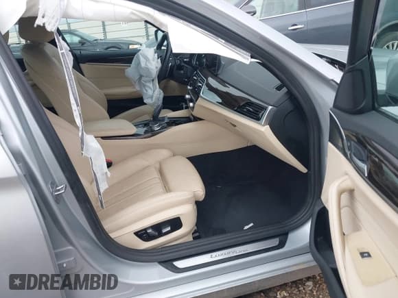 ✅ 2019 BMW 5 Series 530i • VIN: WBAJA5C51KWW22318 • Лот: 43304765. Опубликован ранее на IAAI с пробегом Не указан. Бесплатный доступ к архиву аукционных продаж из США и подробный отчёт об истории автомобиля на DreamBid. Изображение 5.