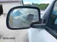 2005 Chevrolet Suburban LS z VIN 1GNFK16ZX5J202174, wystawiony jako IAAI lot #42670445 z przebiegiem 228 129 mil mil oraz . Historia ofert i sprzedaży dostępna na DreamBid. Obrazek 12.