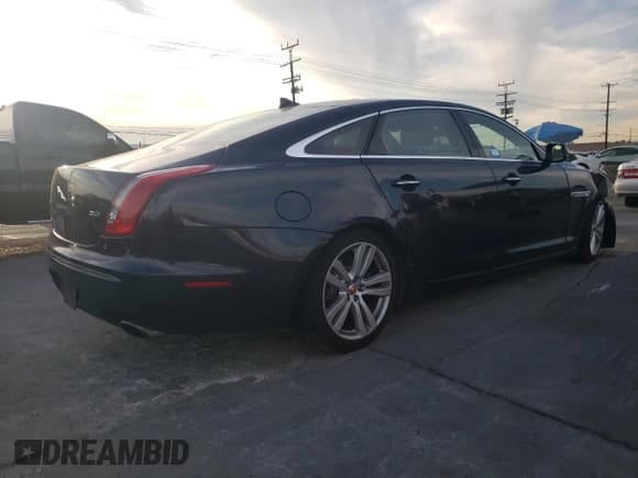 ✅ 2014 Jaguar XJ Portfolio • VIN: SAJWA2GZ2E8V70387 • Лот: 85434315. Опубликован ранее на Copart с пробегом 107 911 миль. Бесплатный доступ к архиву аукционных продаж из США и подробный отчёт об истории автомобиля на DreamBid. Изображение 3.