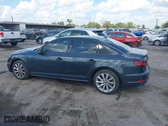 ✅ 2018 Audi A4 Premium • VIN: WAUKMAF47JA009817 • Lot: 40716924. Wystawiony na IAAI z przebiegiem 60 882 mil. Bezpłatny archiwum sprzedaży aukcyjnych z USA i szczegółowy raport historii pojazdu na DreamBid. Zdjęcie 14.
