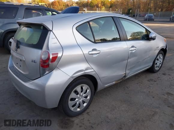 ✅ 2014 Toyota Prius One • VIN: JTDKDTB3XE1083198 • Lot: 43506350. Wystawiony na IAAI z przebiegiem 146 469 mil. Bezpłatny archiwum sprzedaży aukcyjnych z USA i szczegółowy raport historii pojazdu na DreamBid. Zdjęcie 4.