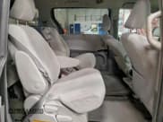 ✅ 2014 Toyota Sienna LE • VIN: 5TDKK3DC9ES434026 • Лот: 96868205. Опубликован ранее на Copart с пробегом 265 276 миль. Бесплатный доступ к архиву аукционных продаж из США и подробный отчёт об истории автомобиля на DreamBid. Изображение 11.