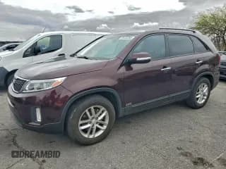 ✅ 2015 Kia Sorento LX • VIN: 5XYKTCA65FG640325 • Lot: 93410705. Listed on Copart with 101,789 mi. Free auction sales archive from the USA and detailed vehicle history report at DreamBid. Image 1.