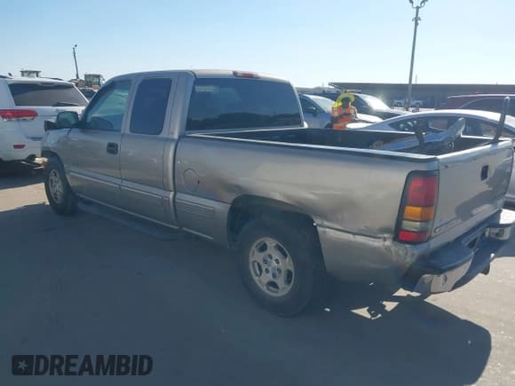 ✅ 2002 Chevrolet Silverado 1500 LS • VIN: 2GCEC19T121370073 • Лот: 43458181. Опубликован ранее на IAAI с пробегом 384 494 миль. Бесплатный доступ к архиву аукционных продаж из США и подробный отчёт об истории автомобиля на DreamBid. Изображение 3.