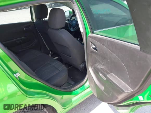 2015 Chevrolet Sonic LT z VIN 1G1JC6SB7F4147472, wystawiony jako IAAI lot #42860588 z przebiegiem 126 909 mil mil oraz . Historia ofert i sprzedaży dostępna na DreamBid. Obrazek 8.