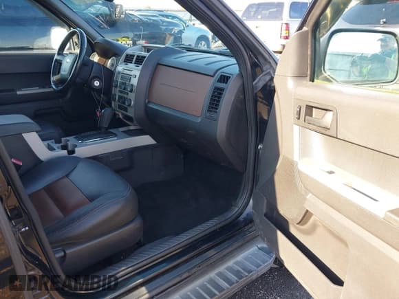 ✅ 2008 Ford Escape XLT • VIN: 1FMCU93178KB26331 • Lot: 43666710. Listed on IAAI with 101,425 mi. Free auction sales archive from the USA and detailed vehicle history report at DreamBid. Image 5.