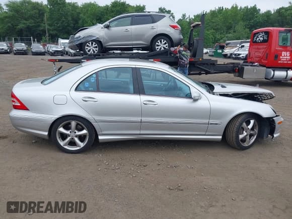 ✅ 2005 Mercedes-Benz C 230 Kompressor • VIN: WDBRF40J25F584426 • Lot: 42577649. Wystawiony na IAAI z przebiegiem 52 419 mil. Bezpłatny archiwum sprzedaży aukcyjnych z USA i szczegółowy raport historii pojazdu na DreamBid. Zdjęcie 13.