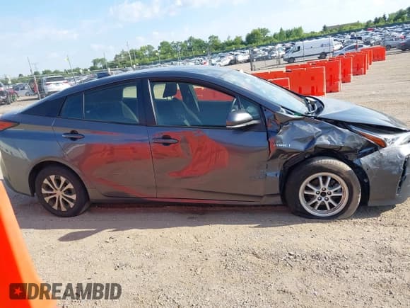 ✅ 2021 Toyota Prius L Eco • VIN: JTDKAMFU2M3147335 • Lot: 42652103. Listed on IAAI with 122,658 mi. Free auction sales archive from the USA and detailed vehicle history report at DreamBid. Image 13.
