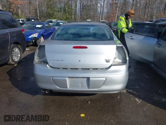 ✅ 2002 Chrysler 300M M • VIN: 2C3AE66G72H229615 • Lot: 41293834. Wystawiony na IAAI z przebiegiem 162 892 mil. Bezpłatny archiwum sprzedaży aukcyjnych z USA i szczegółowy raport historii pojazdu na DreamBid. Zdjęcie 6.