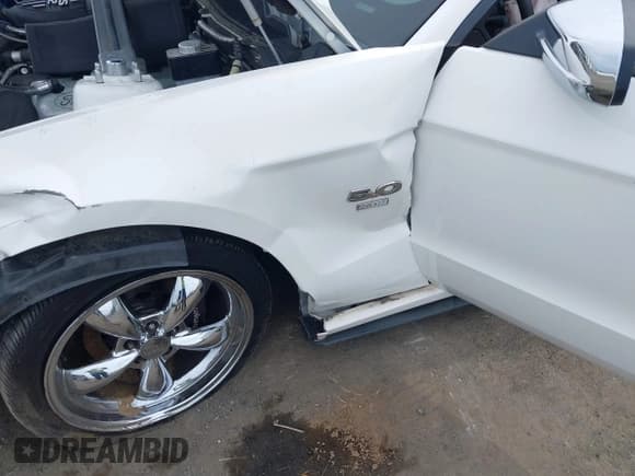 ✅ 2013 Ford Mustang GT • VIN: 1ZVBP8FF4D5215661 • Lot: 43286683. Listed on IAAI with 97,579 mi. Free auction sales archive from the USA and detailed vehicle history report at DreamBid. Image 6.