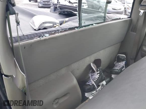 ✅ 1999 Chevrolet S-10 LS • VIN: 1GCDT14X1X8108564 • Lot: 43241574. Wystawiony na IAAI z przebiegiem 68 351 mil. Bezpłatny archiwum sprzedaży aukcyjnych z USA i szczegółowy raport historii pojazdu na DreamBid. Zdjęcie 8.