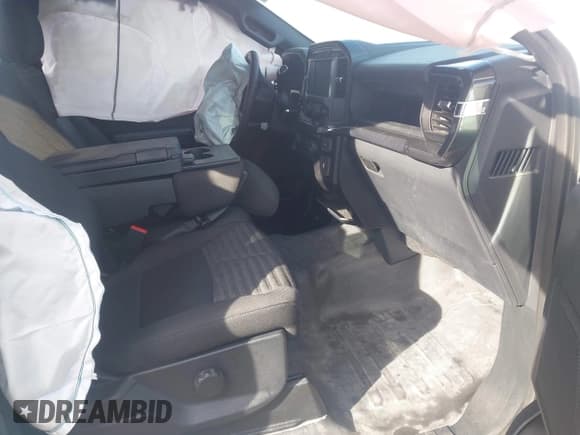 ✅ 2023 Ford F-150 XL • VIN: 1FTEX1CP7PKD55925 • Lot: 43631858. Wystawiony na IAAI z przebiegiem 30 987 mil. Bezpłatny archiwum sprzedaży aukcyjnych z USA i szczegółowy raport historii pojazdu na DreamBid. Zdjęcie 5.