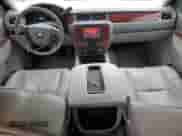 2010 Chevrolet Suburban LT z VIN 1GNUKJE39AR137057, wystawiony jako Copart lot #62516505 z przebiegiem 159 327 mil mil oraz Nie do naprawy • Non repairable. Historia ofert i sprzedaży dostępna na DreamBid. Obrazek 8.