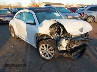 ✅ 2018 Volkswagen Beetle SE • VIN: 3VWJD7AT7JM711667 • Лот: 43696363. Опубликован ранее на IAAI с пробегом 60 156 миль. Бесплатный доступ к архиву аукционных продаж из США и подробный отчёт об истории автомобиля на DreamBid. Изображение 1.