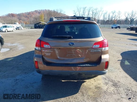 ✅ 2011 Subaru Outback Premium • VIN: 4S4BRCGC4B3376035 • Lot: 43713714. Listed on IAAI with 158,252 mi. Free auction sales archive from the USA and detailed vehicle history report at DreamBid. Image 16.