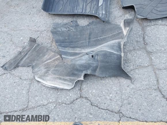 ✅ 2021 Chevrolet Traverse LT Cloth • VIN: 1GNEVGKW8MJ145151 • Lot: 43062956. Wystawiony na IAAI z przebiegiem 70 162 mil. Bezpłatny archiwum sprzedaży aukcyjnych z USA i szczegółowy raport historii pojazdu na DreamBid. Zdjęcie 12.