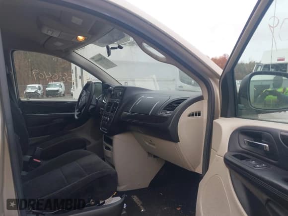 ✅ 2013 Dodge Grand Caravan SE • VIN: 2C4RDGBG6DR568862 • Lot: 43580409. Wystawiony na IAAI z przebiegiem 108 661 mil. Bezpłatny archiwum sprzedaży aukcyjnych z USA i szczegółowy raport historii pojazdu na DreamBid. Zdjęcie 5.