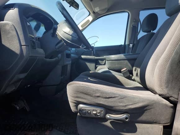 2003 Dodge 1500 ST z VIN 1D7HU18D23S244655, wystawiony jako Copart lot #67937694 z przebiegiem 167 334 mil mil oraz Szkoda całkowita • Salvage title. Historia ofert i sprzedaży dostępna na DreamBid. Obrazek 7.