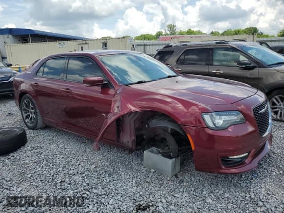 ✅ 2018 Chrysler 300 S • VIN: 2C3CCABT3JH283531 • Лот: 60153065. Опубликован ранее на Copart с пробегом 138 279 миль. Бесплатный доступ к архиву аукционных продаж из США и подробный отчёт об истории автомобиля на DreamBid. Изображение 4.