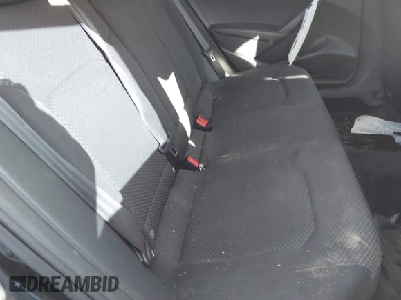 ✅ 2015 Volkswagen Passat S • VIN: 1VWAT7A34FC044696 • Lot: 41578529. Wystawiony na IAAI z przebiegiem 98 856 mil. Bezpłatny archiwum sprzedaży aukcyjnych z USA i szczegółowy raport historii pojazdu na DreamBid. Zdjęcie 8.