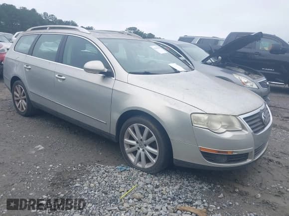 ✅ 2010 Volkswagen Passat • VIN: WVWXK9AN4AE106222 • Lot: 42361130. Wystawiony na IAAI z przebiegiem 104 933 mil. Bezpłatny archiwum sprzedaży aukcyjnych z USA i szczegółowy raport historii pojazdu na DreamBid. Zdjęcie 1.