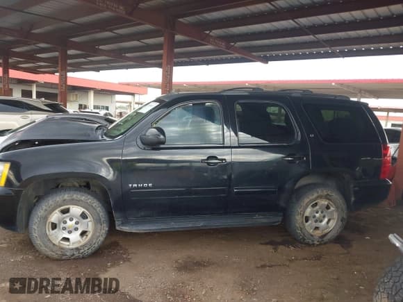 ✅ 2013 Chevrolet Tahoe LT • VIN: 1GNSKBE01DR300565 • Lot: 43494461. Wystawiony na IAAI z przebiegiem 212 285 mil. Bezpłatny archiwum sprzedaży aukcyjnych z USA i szczegółowy raport historii pojazdu na DreamBid. Zdjęcie 15.