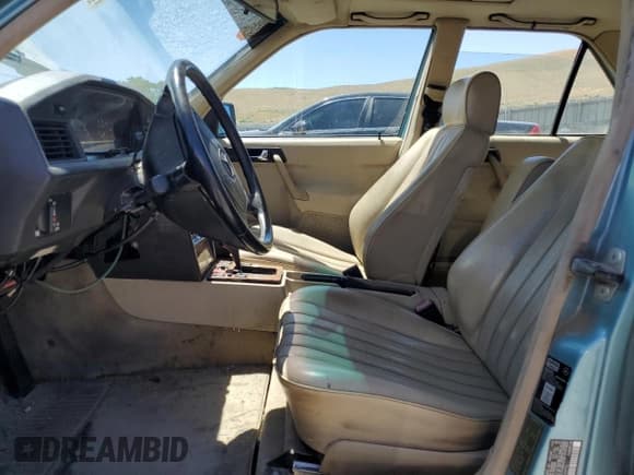 ✅ 1993 Mercedes-Benz 190 • VIN: WDBDA28D9PG047755 • Lot: 64043585. Listed on Copart with 137,575 mi. Free auction sales archive from the USA and detailed vehicle history report at DreamBid. Image 7.