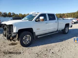 2019 Chevrolet Silverado 3500HD High Country with VIN 1GC4KYEY0KF195123, listed as a Copart auction lot 90081325 with 132,272 mi miles and Salvage title. Bid and sale history available at DreamBid. Image 1.