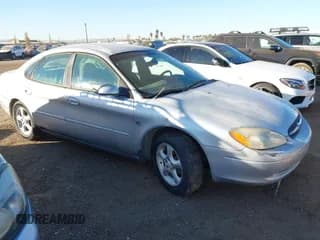 ✅ 2000 Ford Taurus SES • VIN: 1FAFP55S5YA139047 • Lot: 43899558. Wystawiony na IAAI z przebiegiem 125 218 mil. Bezpłatny archiwum sprzedaży aukcyjnych z USA i szczegółowy raport historii pojazdu na DreamBid. Zdjęcie 1.