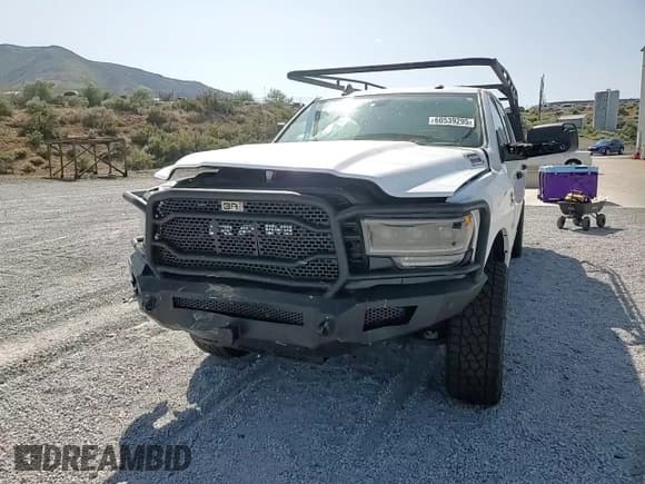 ✅ 2019 Ram 2500 Tradesman • VIN: 3C6UR5HL2KG576827 • Lot: 60539295. Wystawiony na Copart z przebiegiem 69 120 mil. Bezpłatny archiwum sprzedaży aukcyjnych z USA i szczegółowy raport historii pojazdu na DreamBid. Zdjęcie 14.