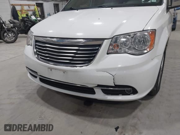 ✅ 2015 Chrysler Town & Country Touring L • VIN: 2C4RC1CG0FR629494 • Lot: 43284740. Listed on IAAI with 121,372 mi. Free auction sales archive from the USA and detailed vehicle history report at DreamBid. Image 6.