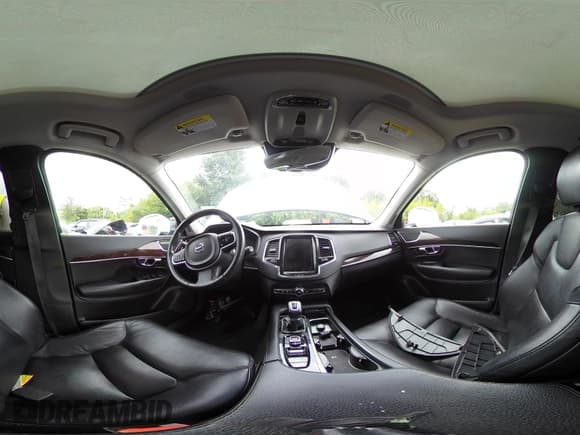 ✅ 2017 Volvo XC90 Momentum • VIN: YV4A22PK3H1138975 • Лот: 42826491. Опубликован ранее на IAAI с пробегом 154 086 миль. Бесплатный доступ к архиву аукционных продаж из США и подробный отчёт об истории автомобиля на DreamBid. Изображение 19.