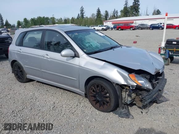 ✅ 2006 Kia Spectra • VIN: KNAFE161165347024 • Lot: 42205234. Wystawiony na IAAI z przebiegiem 167 237 mil. Bezpłatny archiwum sprzedaży aukcyjnych z USA i szczegółowy raport historii pojazdu na DreamBid. Zdjęcie 1.