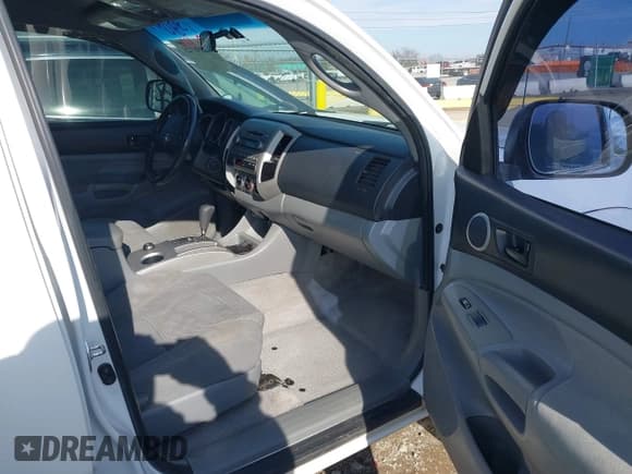 ✅ 2008 Toyota Tacoma PreRunner • VIN: 3TMJU62N88M062890 • Lot: 43896923. Listed on IAAI with 219,789 mi. Free auction sales archive from the USA and detailed vehicle history report at DreamBid. Image 5.