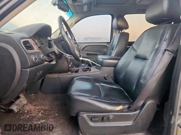 ✅ 2012 Chevrolet Suburban LTZ • VIN: 1GNSKKE73CR272456 • Lot: 90931265. Wystawiony na Copart z przebiegiem 209 547 mil. Bezpłatny archiwum sprzedaży aukcyjnych z USA i szczegółowy raport historii pojazdu na DreamBid. Zdjęcie 7.